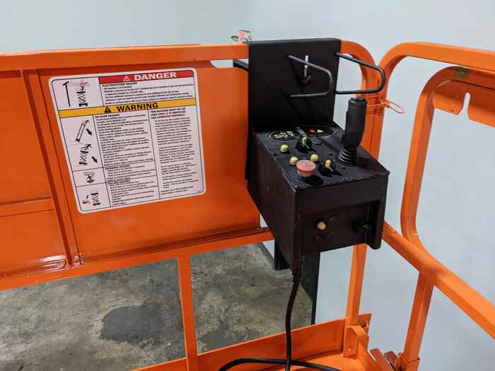 2013 JLG 3394RT SCISSOR LIFT ROUGH TERRAIN 33' REACH DIESEL OUTRIGGERS