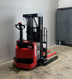 2019 RAYMOND RSS40 4000 LB ELECTRIC FORKLIFT WALKIE STACKER CUSHION 72/150" 3 STAGE MAST SIDE SHIFTER 634 HOURS STOCK # BF9118919-ARB