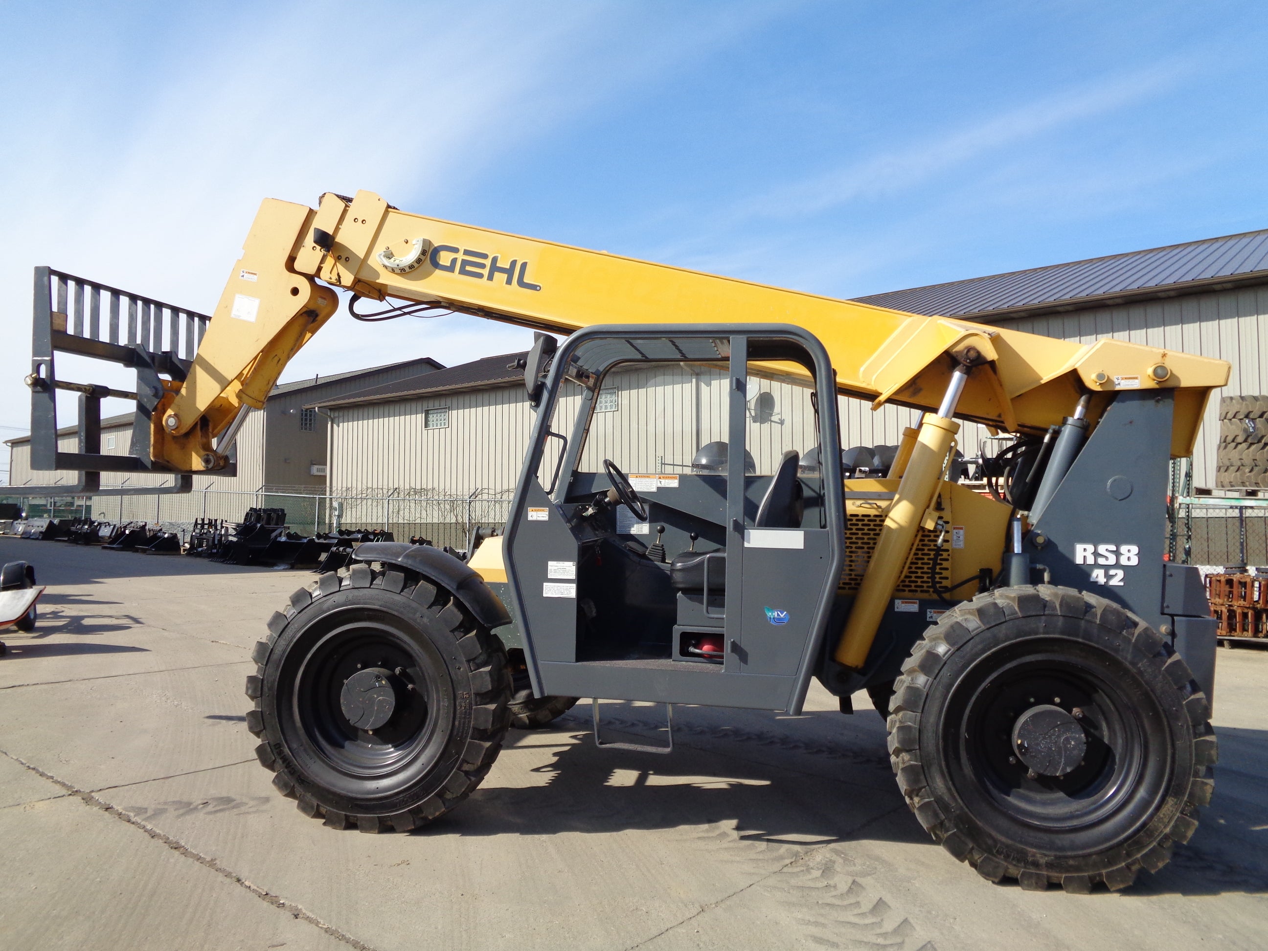 2014 GEHL RS8-42 8000 LB DIESEL TELESCOPIC FORKLIFT TELEHANDLER