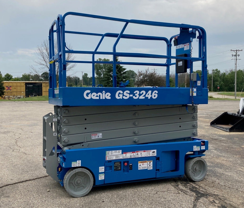 2014 GENIE GS3246 SCISSOR LIFT 32' REACH 24 VOLT ELECTRIC