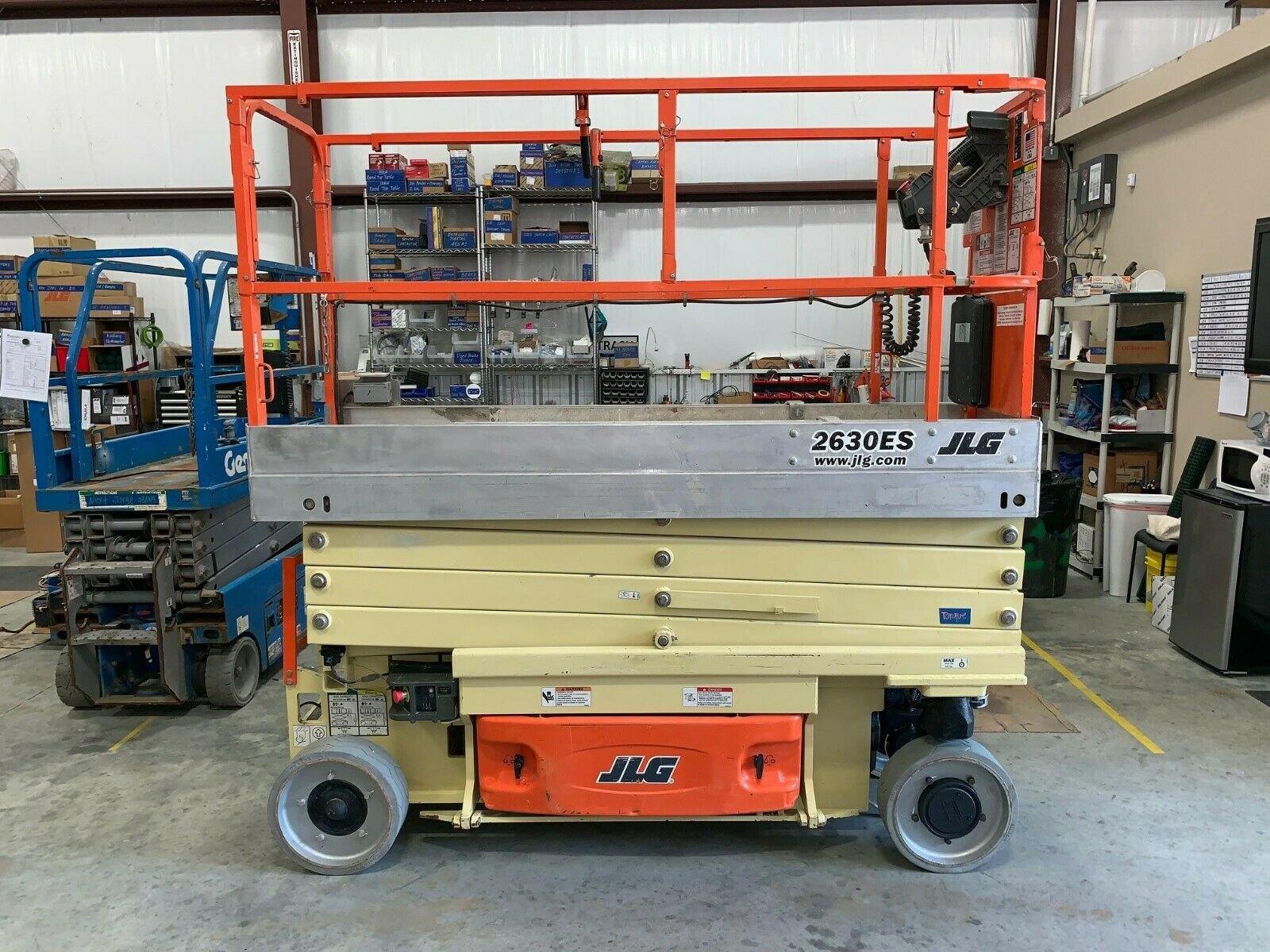 2012 JLG 2630ES SCISSOR LIFT 26' REACH ELECTRIC CUSHION 2012 JLG 2630ES SCISSOR LIFT 26' REACH ELECTRIC CUSHION