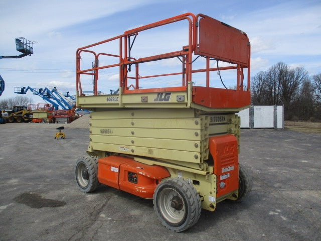 2012 JLG 4069LE SCISSOR LIFT 40' REACH ELECTRIC PNEUMATIC TIRES
