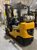 2020 CATERPILLAR/MITSUBISHI FGC25N 5000 LB LP GAS FORKLIFT CUSHION 93/217" 3 STAGE MAST SIDE SHIFTING FORK POSITIONER 976 HOURS STOCK # BF9118749-BUF
