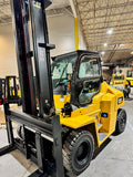 2018 CAT DP70 15500 DIESEL FORKLIFT PNEUMATIC 153/218" 2 STAGE CLEAR VIEW MAST DUAL DRIVE TIRES SIDE SHIFTER 2248 HOURS STOCK # BF9344679-BUF - United Lift LLC