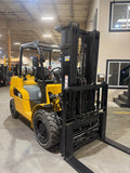2020 CATERPILLAR/MITSUBISHI FG50CN 11000 LB LP GAS FORKLIFT PNEUMATIC 93/201" 3 STAGE MAST SIDE SHIFTING FORK POSITIONER PLUMBED 4 WAYS TO CARRAIGE 1296 HOURS STOCK # BF9283319-BUF