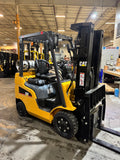 2021 CATERPILLAR/MITSUBISHI FGC20N 4000 LB LP GAS FORKLIFT CUSHION 83/187 3 STAGE MAST SIDE SHIFTING FORK POSITIONER ATTACHMENT LOW HOURS STOCK # BF998929-BUF