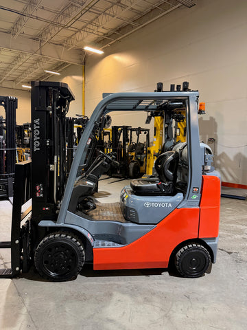 2021 TOYOTA 8FGCU25 5000 LB LP GAS FORKLIFT CUSHION 84/189" 3 STAGE MAST SIDE SHIFTING FORK POSITIONER PLUMBED 4 WAYS TO CARRIAGE 987 HOURS STOCK # BF9139459-BUF - United Lift LLC
