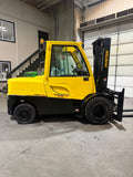 2017 HYSTER H120FT 12000 LB DIESEL FORKLIFT PNEUMATIC 99/134" 2 STAGE MAST ENCLOSED CAB WITH SIDE SHIFTING FORK POSITIONER ONLY 1827 HOURS PLUMBED 4 WAYS TO CARRIAGE STOCK # BF9236719-BUF