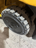 2021 CATERPILLAR/MITSUBISHI FGC25N 5000 LB LP GAS FORKLIFT CUSHION 85/187" 3 STAGE MAST SIDE SHIFTER 884 HOURS STOCK # BF998829-BUF - United Lift LLC