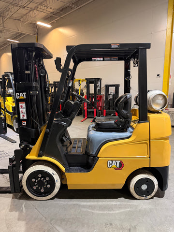 2023 CATERPILLAR/MITSUBISHI FGC25N 5000 LB LP GAS FORKLIFT CUSHION 82/187" 3 STAGE MAST SIDE SHIFTER 857 HOURS NON MARKING TREADED TIRES PLUMBED 4 WAYS TO CARRIAGE STOCK # BF9108749-BUF - United Lift LLC