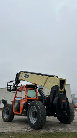 2017 JLG 1055
