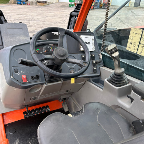 2017 JLG 1055
