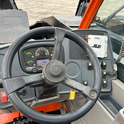 2017 JLG 1055