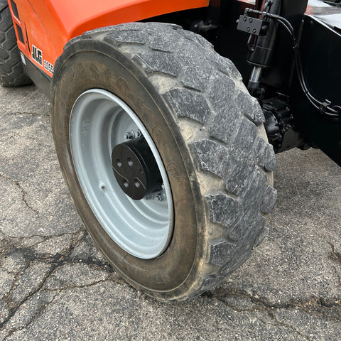 2017 JLG 1055