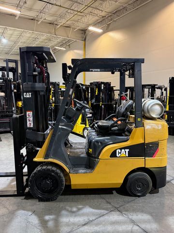 2019 CATERPILLAR 2C6000 6000 LB LP GAS FORKLIFT CUSHION 82/185" 3 STAGE MAST SIDE SHIFTER ORIGNAL PAINT 2408 HOURS STOCK # BF985339-BUF