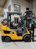 2019 CATERPILLAR 2C6000 6000 LB LP GAS FORKLIFT CUSHION 82/185" 3 STAGE MAST SIDE SHIFTER ORIGNAL PAINT 2473 HOURS STOCK # BF985239-BUF