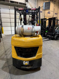 2019 CATERPILLAR 2C6000 6000 LB LP GAS FORKLIFT CUSHION 82/185" 3 STAGE MAST SIDE SHIFTER ORIGNAL PAINT 2473 HOURS STOCK # BF985239-BUF