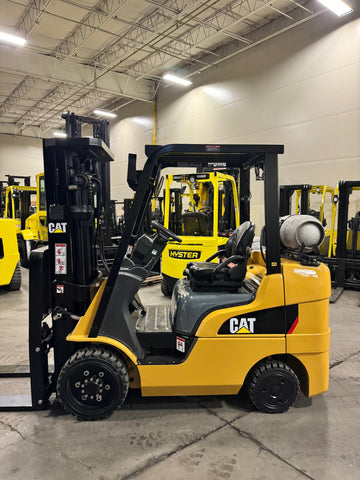 2022 CATERPILLAR  6000 LB ELECTRIC FORKLIFT CUSHION 84/185" 3 STAGE MAST SIDE SHIFTER STOCK # BF9192489-BUF - United Lift Equipment LLC