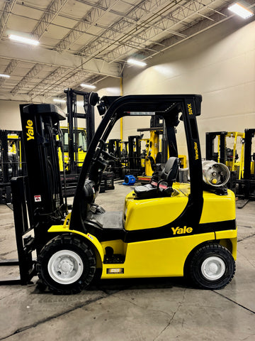 2018 YALE GLP050VXN 5000 LB LP GAS FORKLIFT PNEUMATIC 83/189 3 STAGE MAST SIDE SHIFTER 1412 HOURS STOCK # BF9198419-BUF