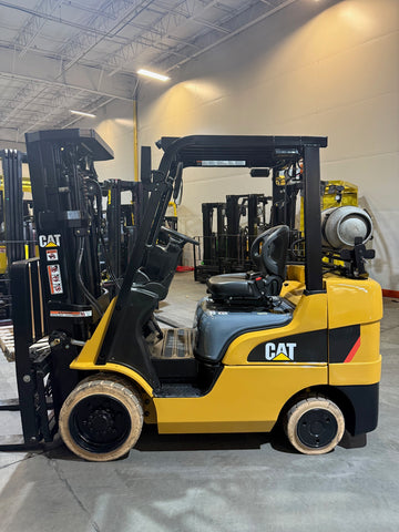 2021 CATERPILLAR 2C6000 6000 LB LP GAS FORKLIFT CUSHION 82/186" 3 STAGE MAST SIDE SHIFTING FORK POSITIONER ATTACHEMENT 877 HOURS NON MARKING TREADED TIRES STOCK # BF997249-BUF - United Lift LLC