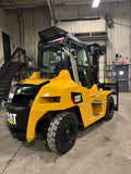 2021 CAT DP70 15500 DIESEL FORKLIFT PNEUMATIC 114/187" 3 STAGE MAST DUAL DRIVE TIRES 4 WAY PLUMBING SIDE SHIFTING FORK POSITIONER (ALSO HAS INDEPENDENT FORK POSITIONER) ENCLOSED CAB HEAT 1242 HOURS STOCK # BF9393319-BUF - United Lift LLC