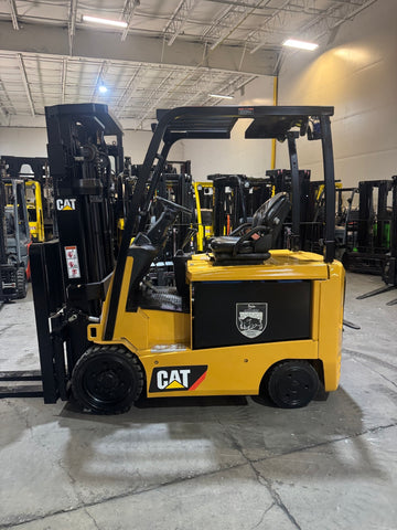 2020 CATERPILLAR EC30N2 6000 LB ELECTRIC FORKLIFT CUSHION TIRE 88/200" 3 STAGE MAST SIDE SHIFTER 4371 HOURS STOCK # BF978679-BUF