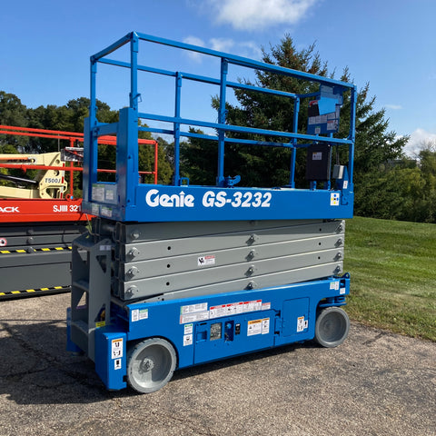 2013 GENIE GS3232 SCISSOR LIFT 32' REACH ELECTRIC SMOOTH CUSHION TIRES 349 HOURS STOCK # BF9124519-WIB - United Lift Equipment LLC