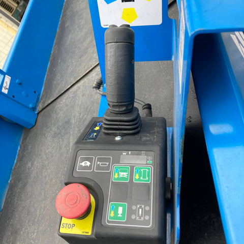 2012 Genie GS-3232