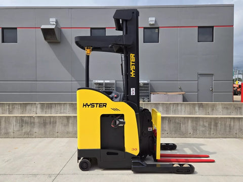 2018 HYSTER N30ZDR2-16.5 3000 LB ELECTRIC NARROW AISLE DEEP REACH FORKLIFT CUSHION 110/251 3 STAGE MAST FULL FREE LIFT SIDE SHIFTER STOCK # BF9229859-RIL - United Lift LLC