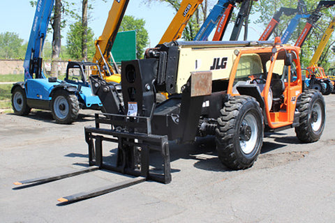 2016 JLG 1055