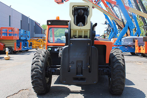 2016 JLG 1055