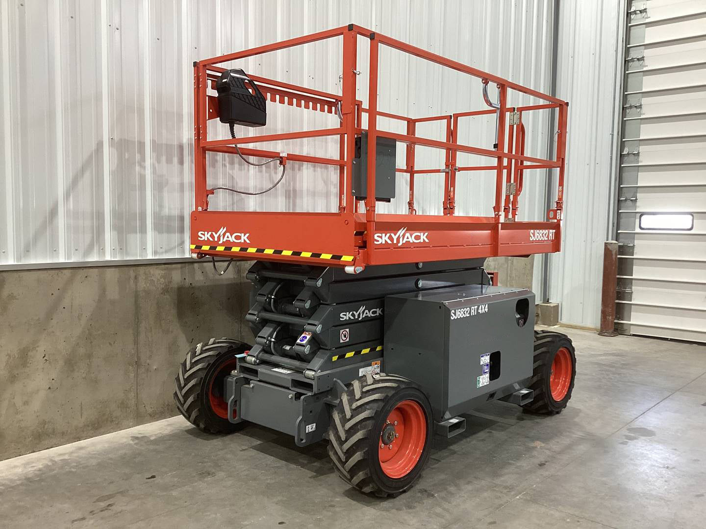 ローラースキー Skyjack SJ6826/32 RT Scissor Lift | Fairchild Equipment