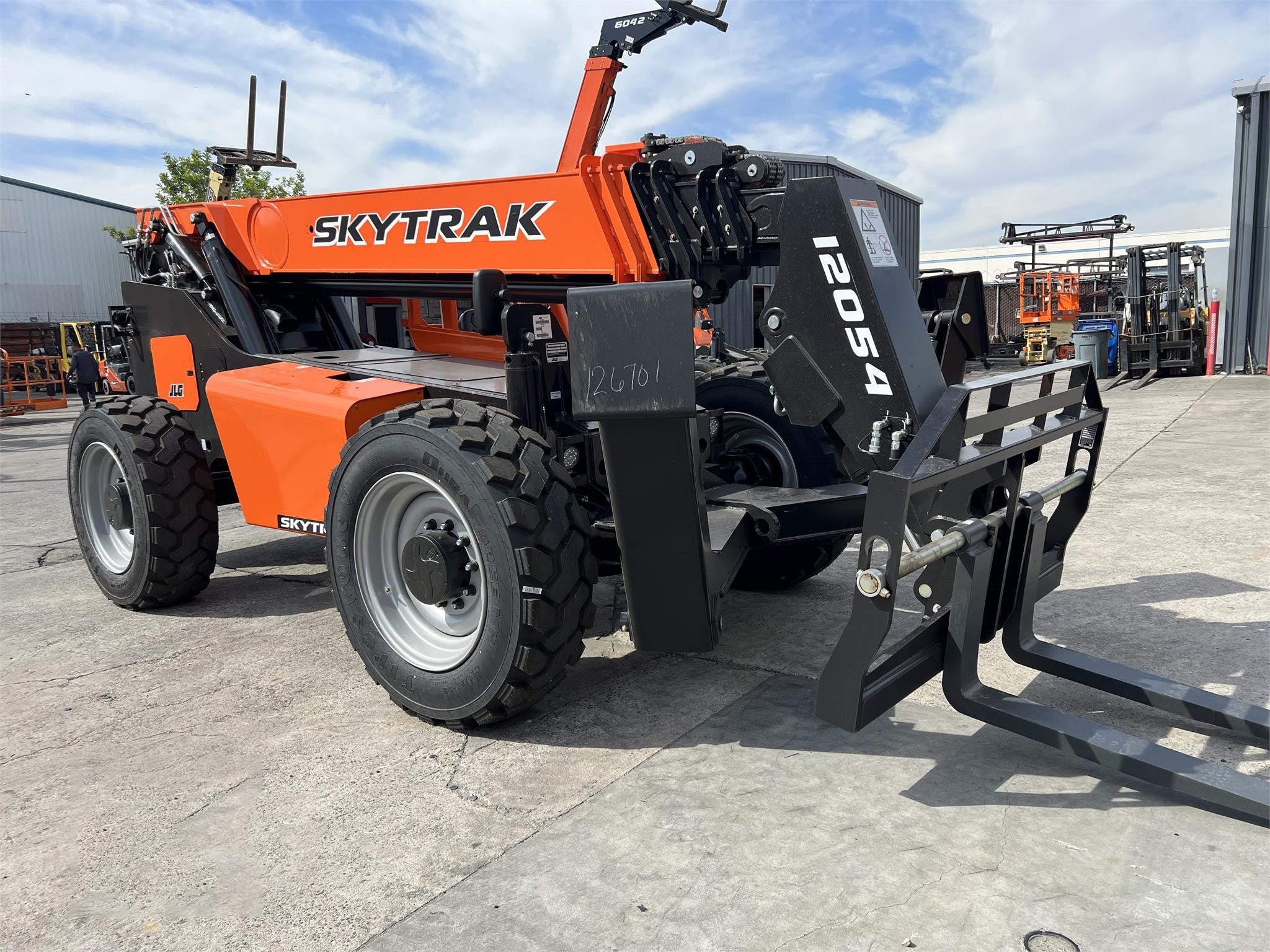 2023 SKYTRAK 12054 12000 LB DIESEL TELESCOPIC FORKLIFT TELEHANDLER