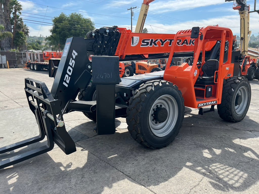 2023 SKYTRAK 12054 12000 LB DIESEL TELESCOPIC FORKLIFT TELEHANDLER 4WD ...