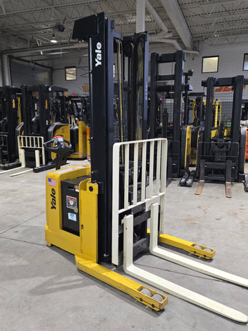 2019 YALE MRW030 3000 LB ELECTRIC FORKLIFT WALKIE REACH STACKER CUSHION 92/141" 2 STAGE MAST 10 HOURS STOCK # BF988149-RIL