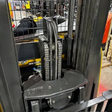 2022 YALE NR045EB 4500 LB ELECTRIC NARROW AISLE REACH FORKLIFT 95/212 3 STAGE MAST SIDE SHIFTER 5465 HOURS STOCK # BF9149539-MMOH - United Lift LLC
