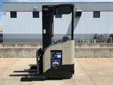 2008 CROWN RR5210-40 4000 LB ELECTRIC REACH FORKLIFT 95/210" 3 STAGE MAST SIDE SHIFTER 4176 HOURS STOCK # BF9253299-RIL - United Lift Used & New Forklift Telehandler Scissor Lift Boomlift