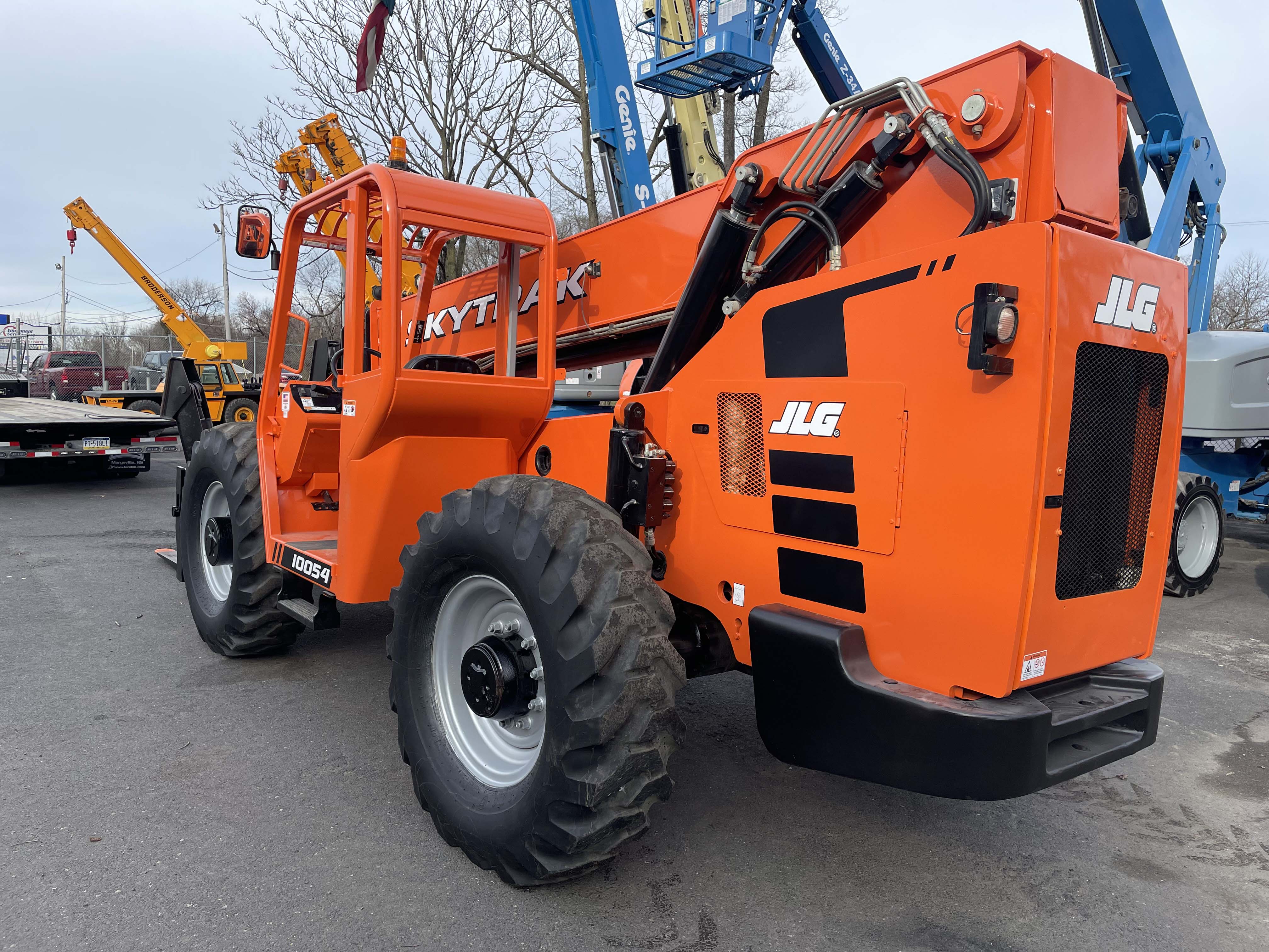 2016 SKYTRAK 10054 10000 LB DIESEL TELESCOPIC FORKLIFT TELEHANDLER