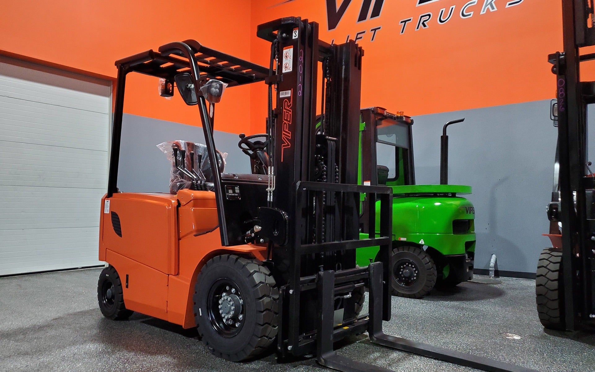2023 VIPER FB25 5000 LB 48 VOLT ELECTRIC FORKLIFT PNEUMATIC 85/189 