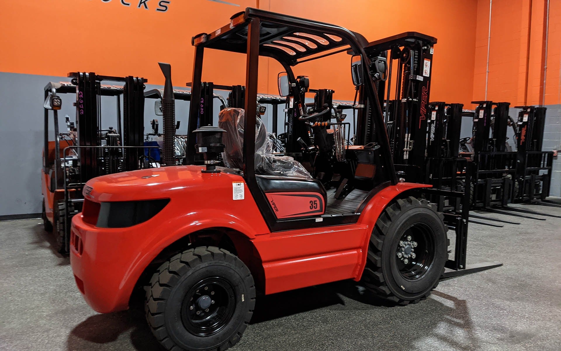 2026 VIPER RTD35 8000 LB DIESEL FORKLIFT PNEUMATIC 92/189