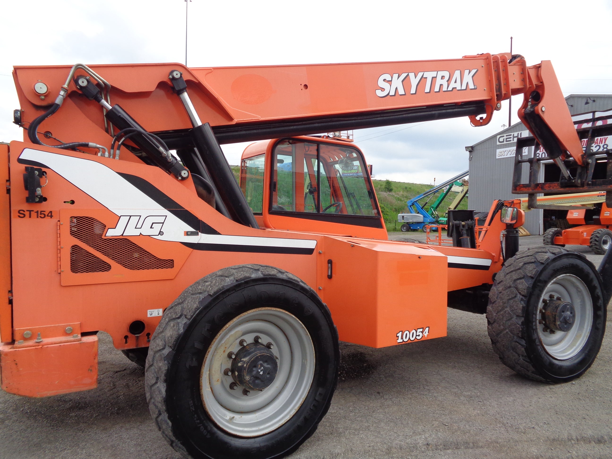2014 SKYTRAK 10054 10000 LB DIESEL TELESCOPIC FORKLIFT