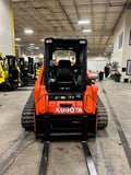 2018 KUBOTA SVL90-2 CAB HIGH FLOW SKID STEER TRACK 4300 LB CAPACITY HYDRAULIC QUICK ATTACH FRESH PAINT BF9447879-BUF - United Lift Equipment LLC