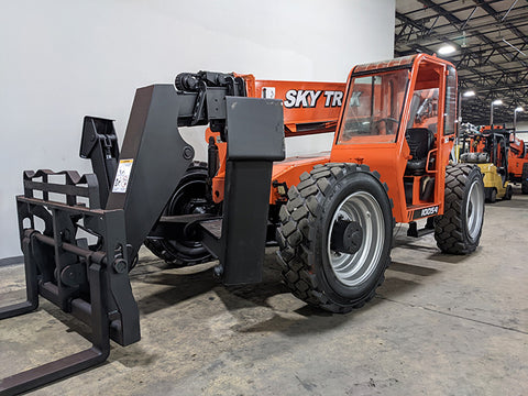 2013 SKYTRAK 10054 10000 LB DIESEL TELESCOPIC FORKLIFT TELEHANDLER PNEUMATIC 4WD 2,094 HOURS STOCK # BF9669539-ILE - United Lift Equipment LLC