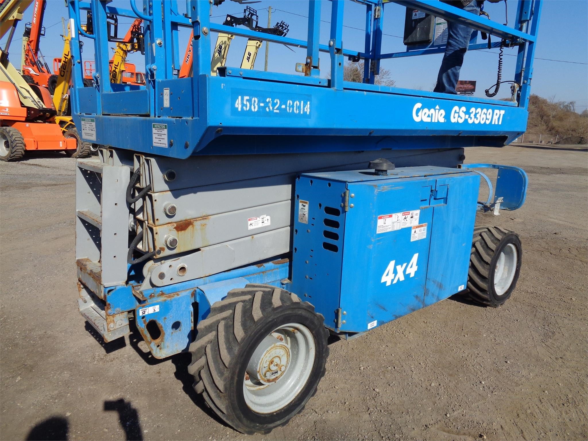 2013 GENIE GS3369RT DUAL FUEL ROUGH TERRAIN SCISSOR LIFT 33′ REACH