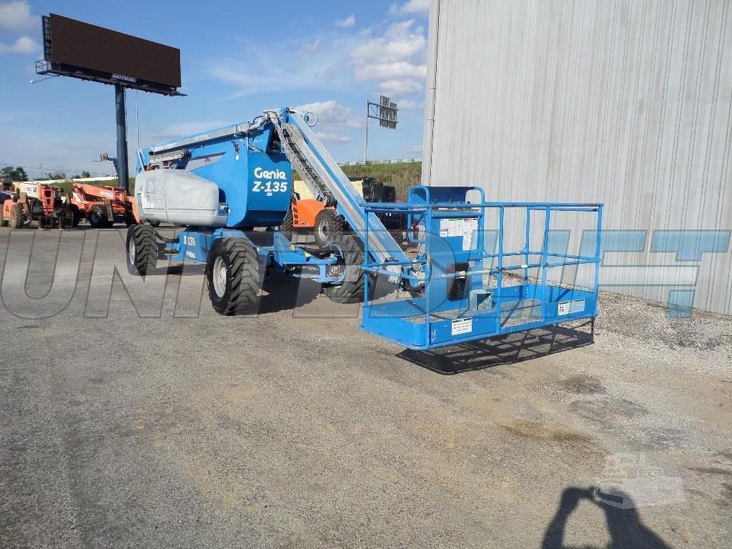2012 GENIE Z135/70 600 LBS DIESEL ARTICULATING BOOM LIFT 135