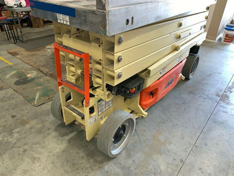 2012 JLG 2630ES