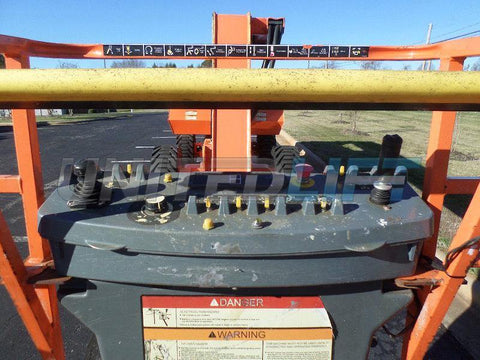 2005 JLG 800A