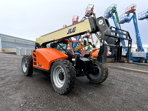 2022 JLG 742