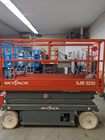 2011 SKYJACK SJIII3220 SCISSOR LIFT 20' REACH ELECTRIC SMOOTH CUSHION TIRES 128 HOURS STOCK # BF965529-WIBIL - United Lift Equipment LLC