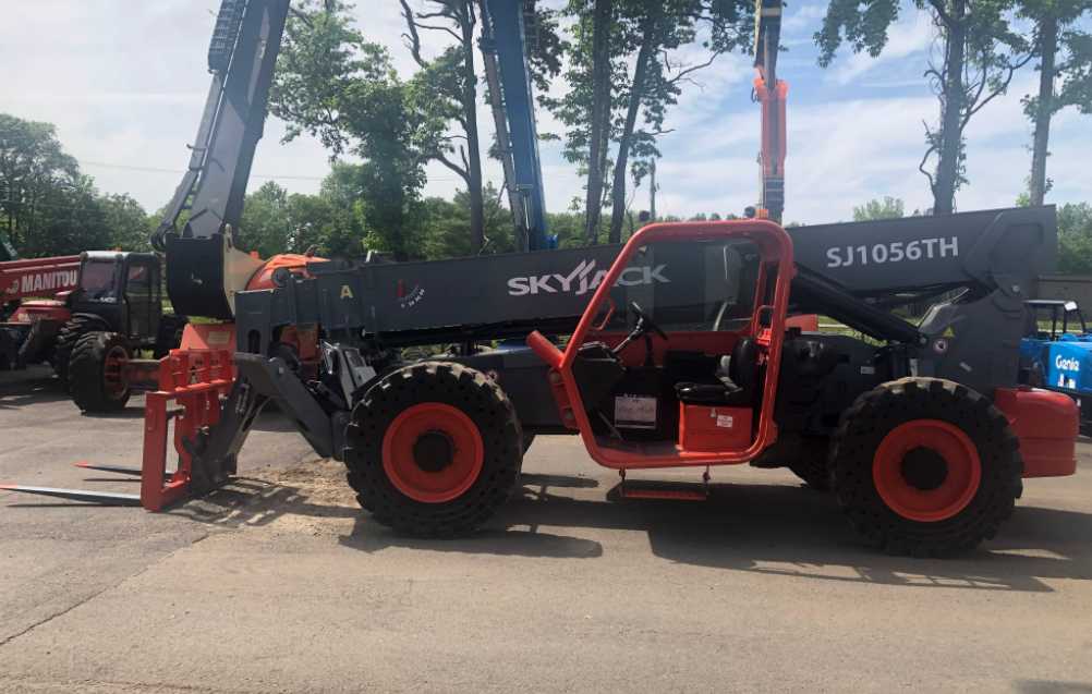 2018 SKYJACK SJ1056-THS 10000 LB DIESEL TELESCOPIC FORKLIFT